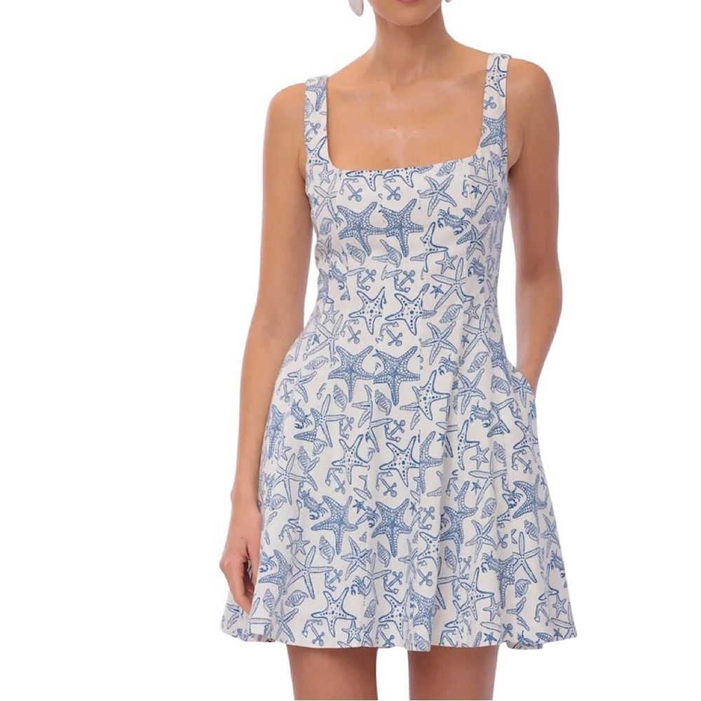 Avec Les Filles White And Blue Starfish Print Mini Dress